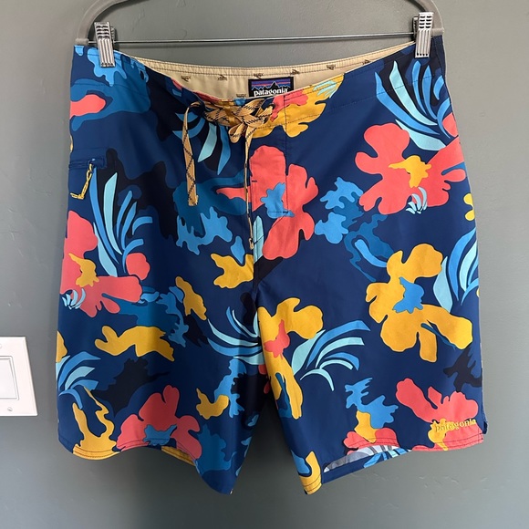 NWOT Patagonia Board shorts tropical print - Picture 1 of 4